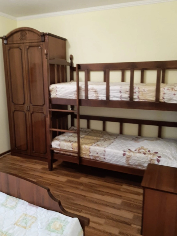 Четырёхместный номер Standard с балконом и с красивым видом из окна в Гостевой дом