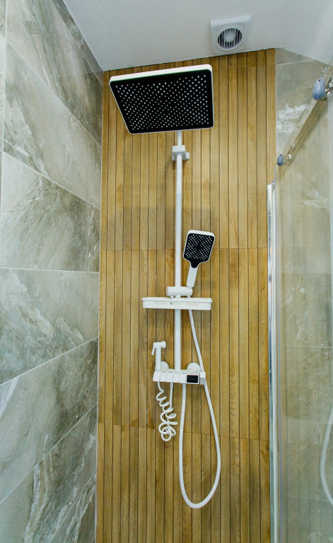 Четырёхместные апартаменты с 3 комнатами с балконом в Валентина