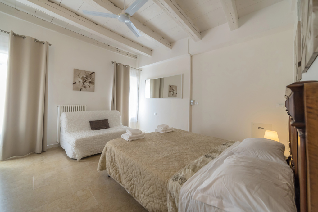 Comfort Double room with city view (full double bed)