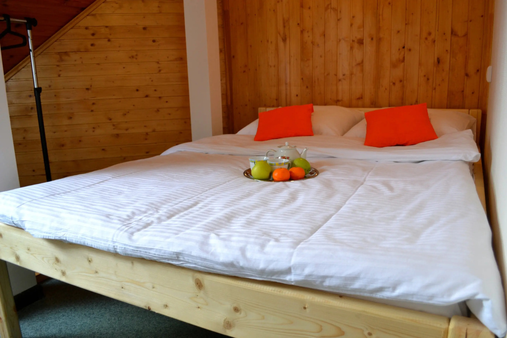 YaRanga Hotel Room Type - Budget Double room with view full double bed