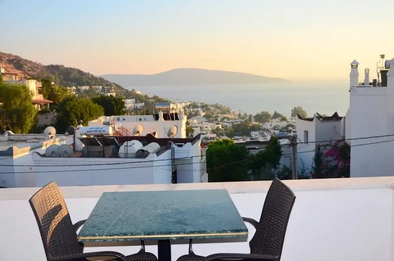 2 Bedrooms Apartment with balcony and with sea view