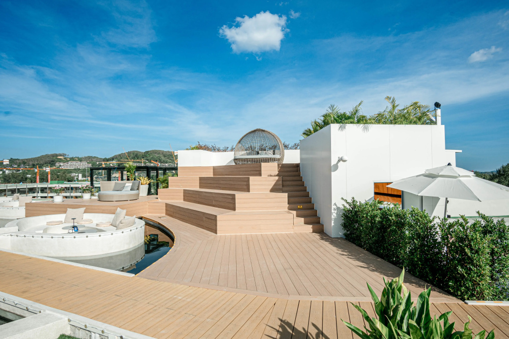 Golden Shore Studio Moments from the Sea Apartments