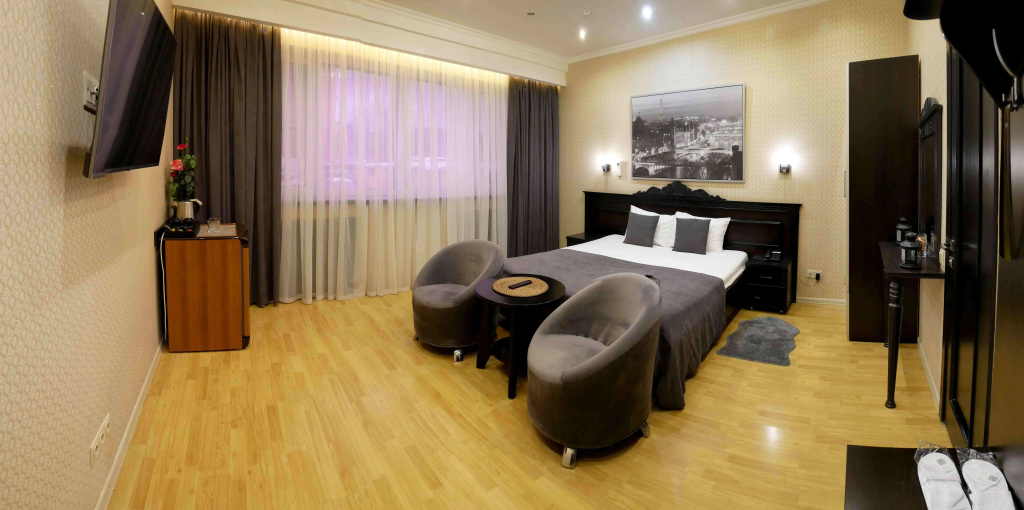 Double Suite with city view full double bed
