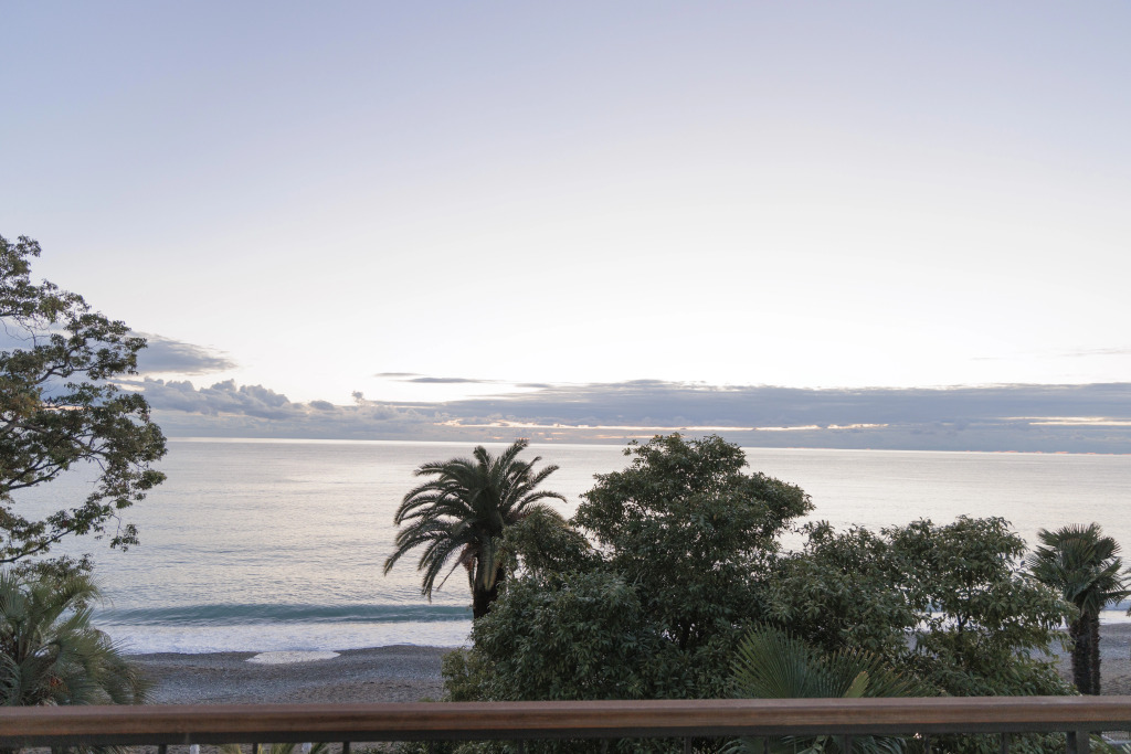 Двухместный люкс с 2 комнатами с балконом и с видом на море двуспальная кровать в Нарт