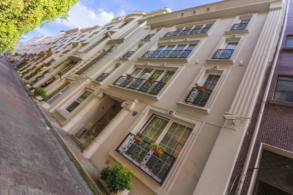 Art Deco Design Suites Hotel