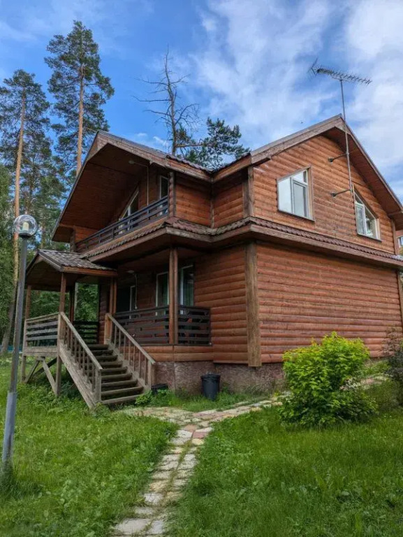 Коттедж Графский с балконом в Ателика Улиткино