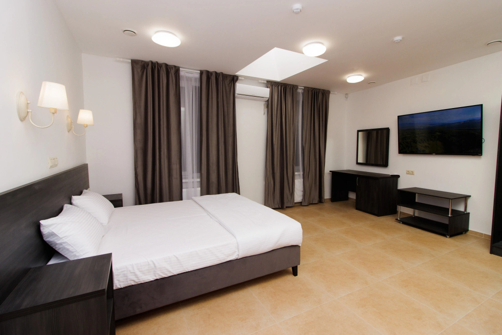 Classic Double room (full double bed)