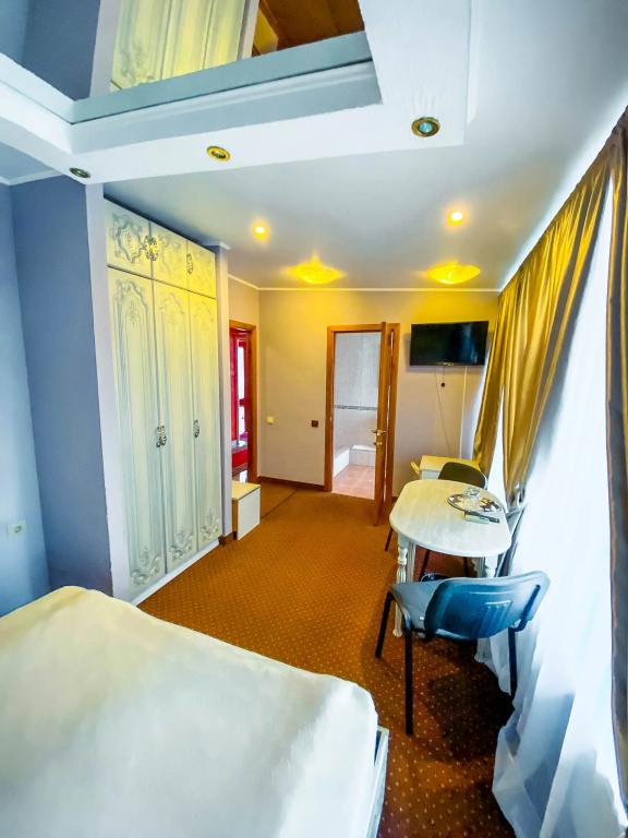 Double Suite with city view (full double bed)