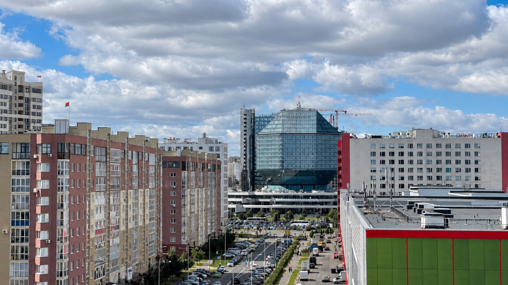 Квартира Евродвушка с Видом на Город и Лес - 3 Минуты до Метро и Dana Mall — фото