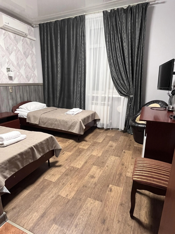Korona Hotel Room Type - Standard Double room with city view twin beds