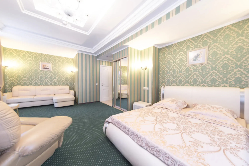 Business Comfort + Double room (full double bed)