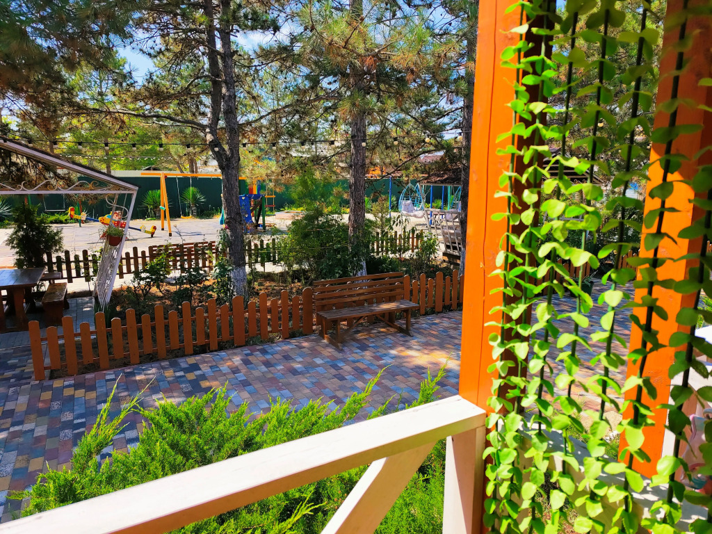 Коттедж с 3 комнатами с балконом и с видом на внутренний двор в Морская дача Арабеска