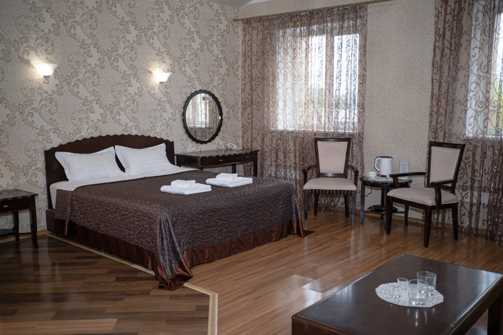 Double Junior Suite with city view (full double bed)