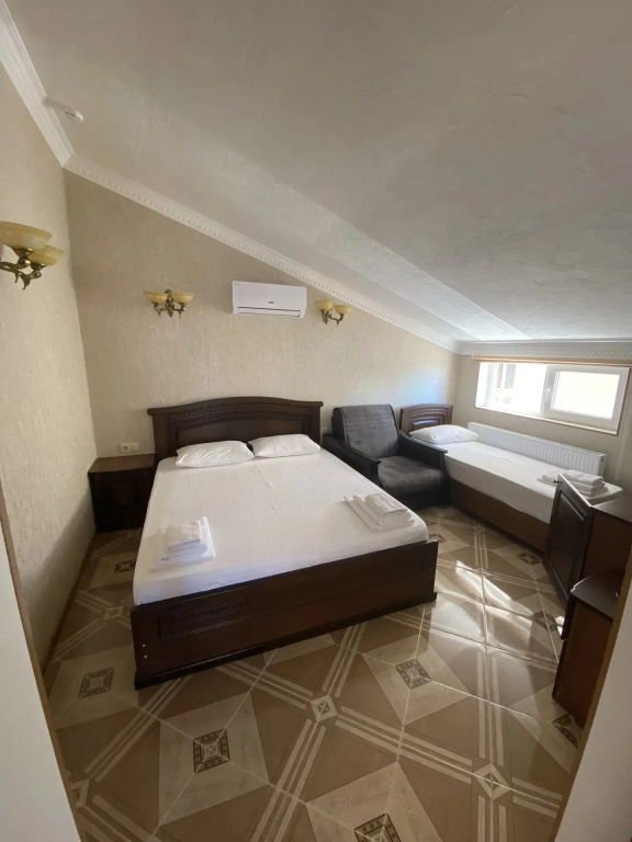 1 Bedroom Standard Triple room with courtyard view