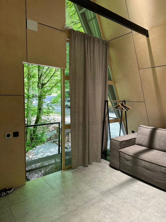 Четырёхместный коттедж с красивым видом из окна в Koban Spa Resort