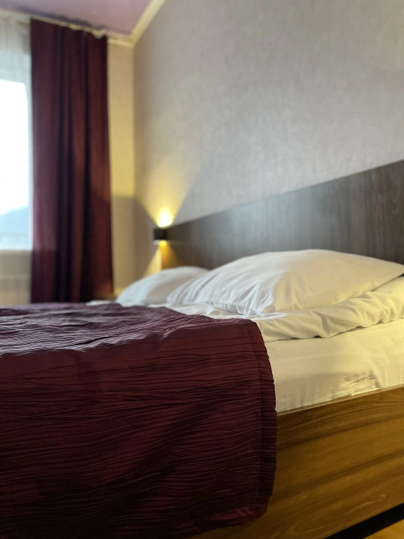 Двухместный номер Standard № 1 с видом на горы двуспальная кровать в Ёлка и камин