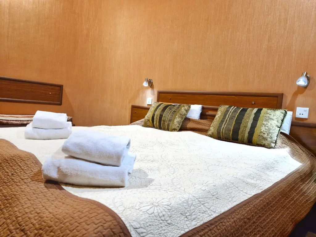 Standard Double room (full double bed)