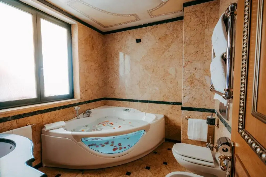 Double Villa Borghese Suite (full double bed)