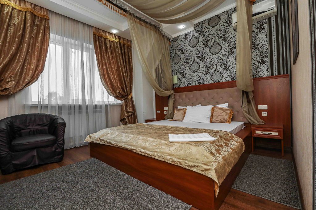 Double Suite (full double bed)