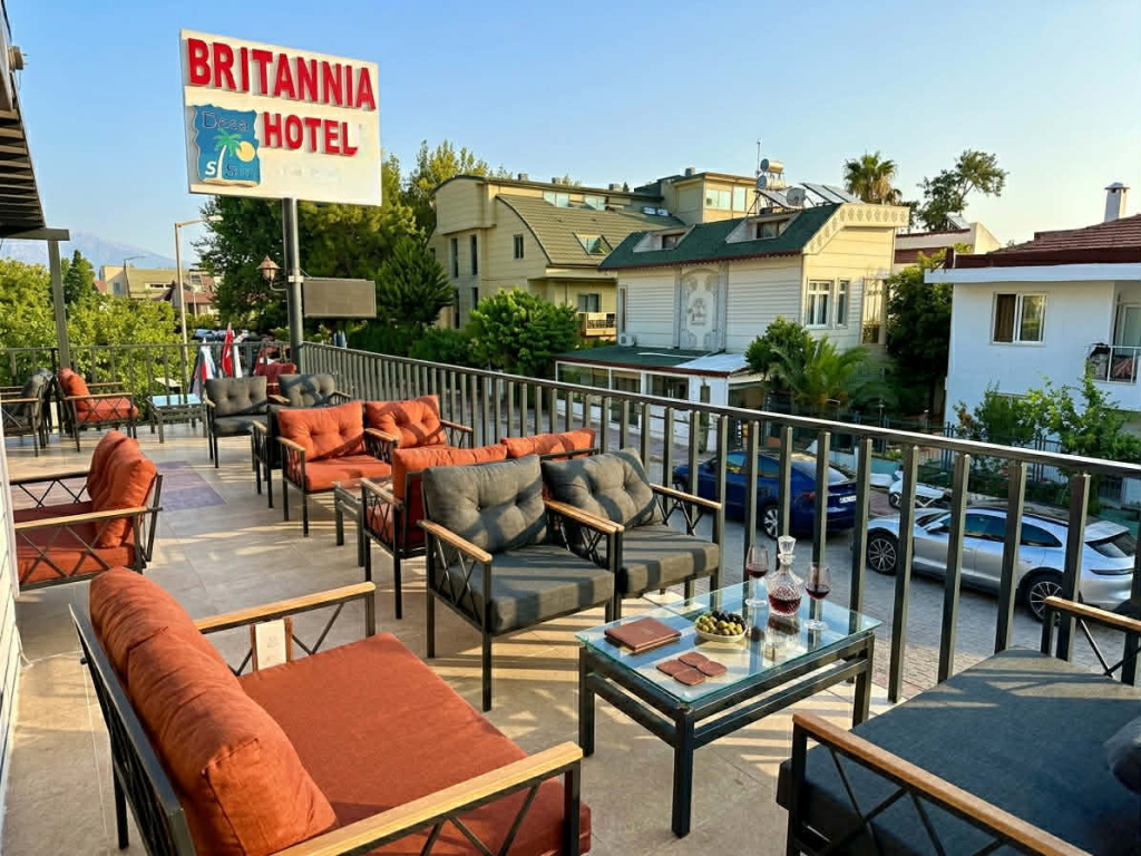 Britannia Hotel — фото