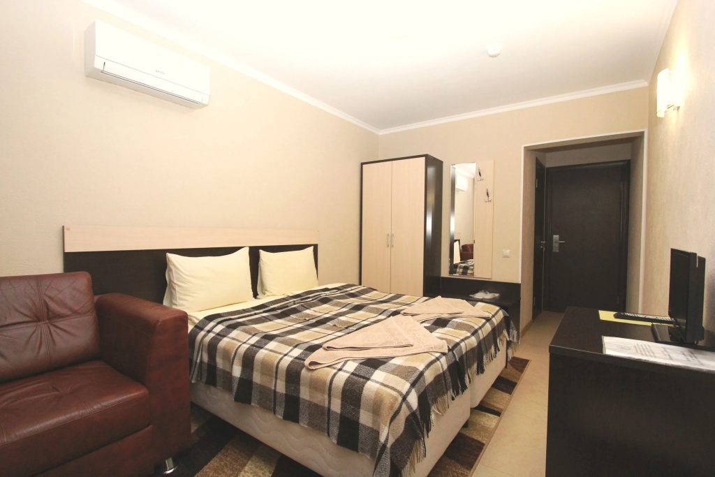 Hotel Dali Room Type - Double Suite with city view full double bed