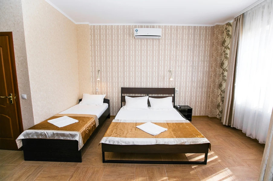 Comfort Triple room with courtyard view