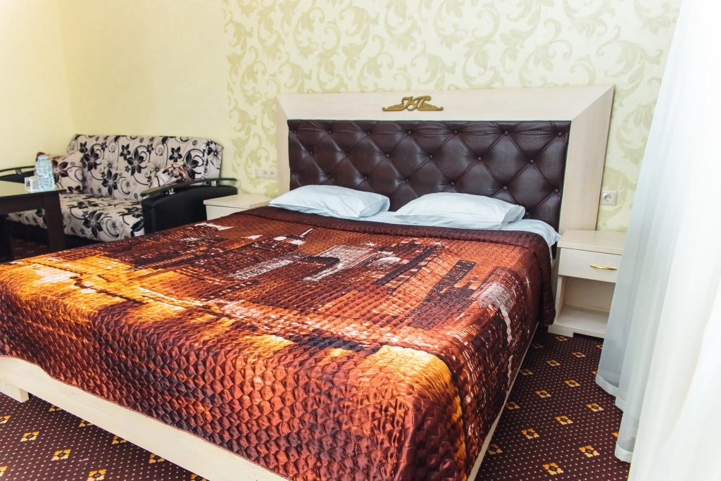 Double Suite with balcony (full double bed)