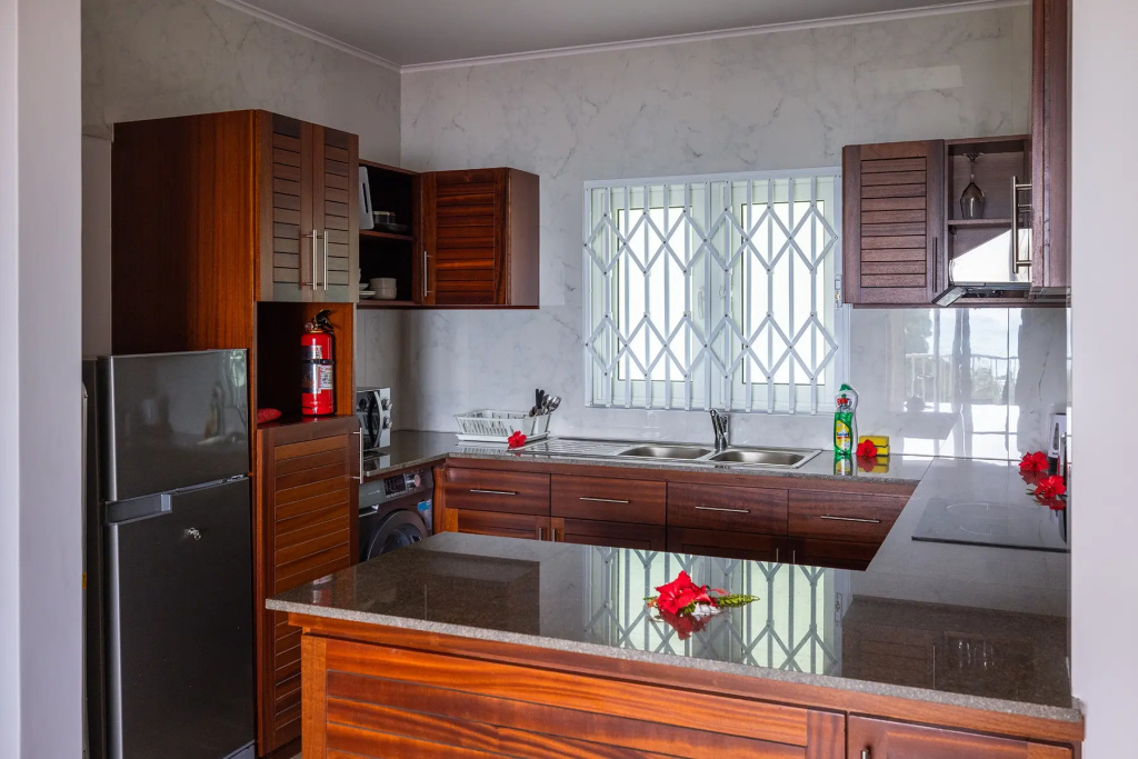 Апарт-отель Crystal Shores Self Catering Apartments - Seychelles — фото