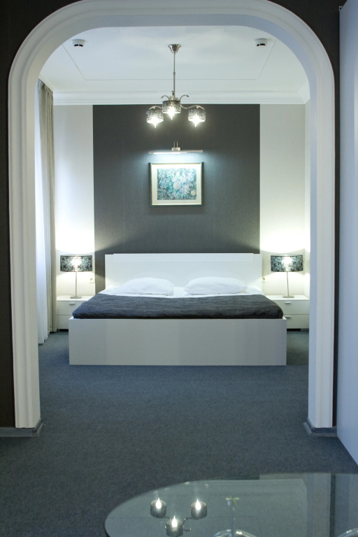 Double Suite (full double bed)