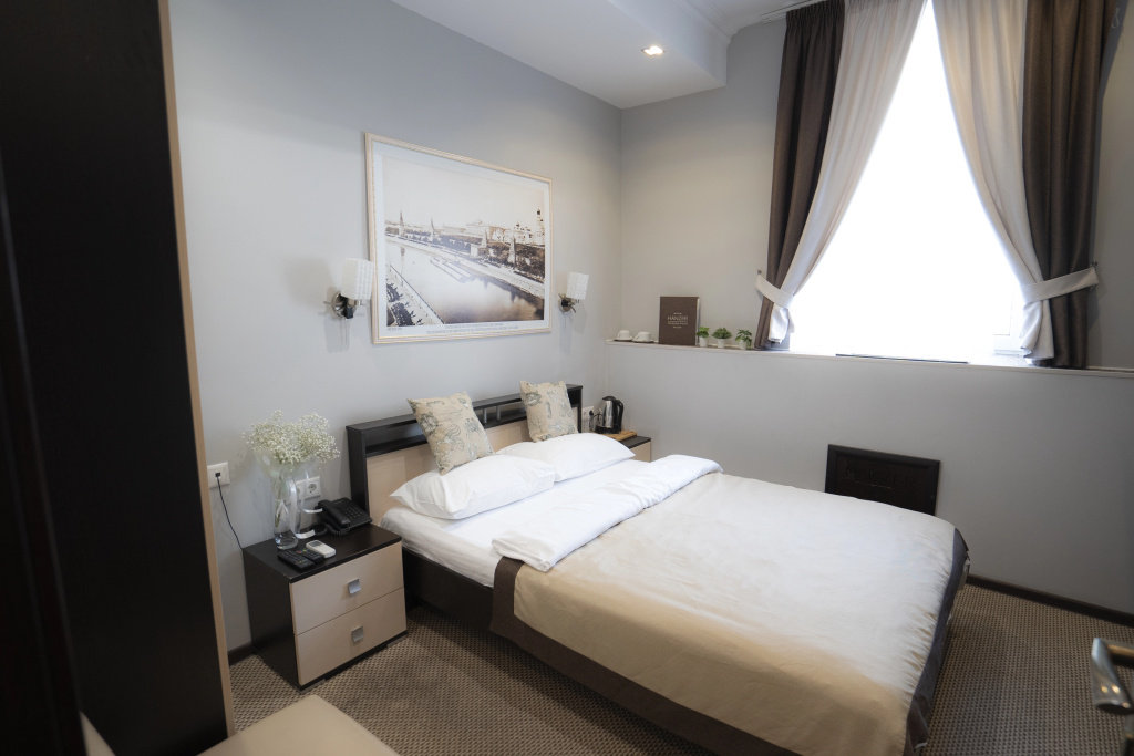 Hanzer Hotel Room Type - Standard Double room full double bed
