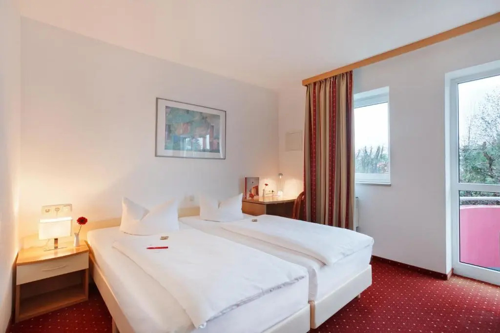 Standard Double room with balcony (full double bed)