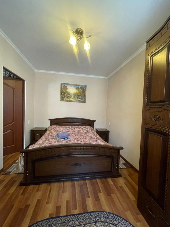 Двухместный коттедж двуспальная кровать в Уютный домик