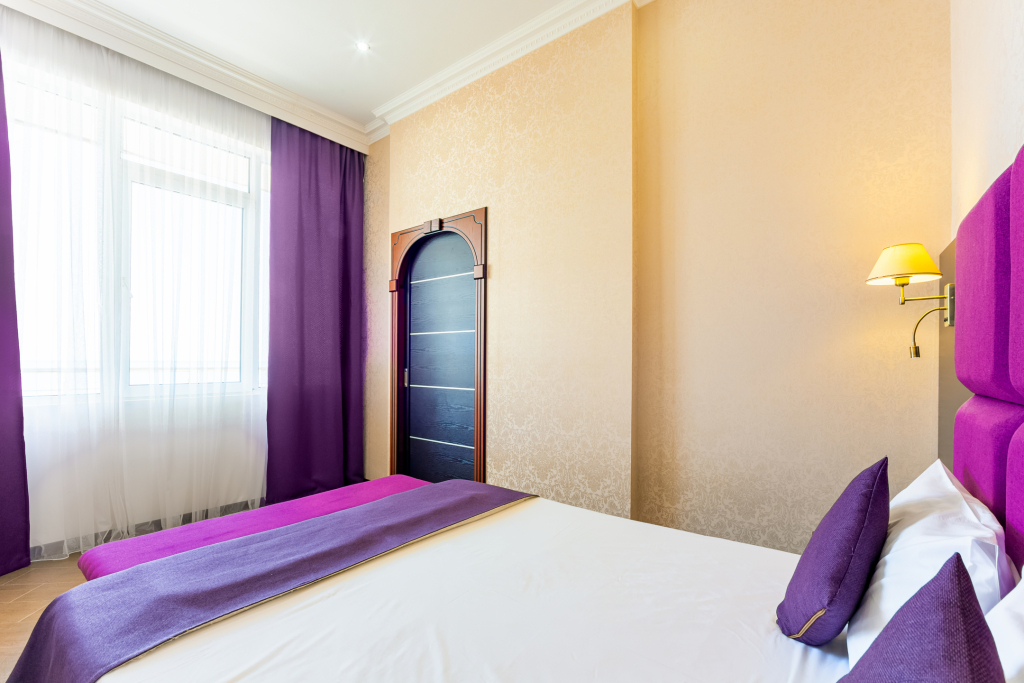 Полулюкс с 2 комнатами с балконом и с видом на море в Лучезарный