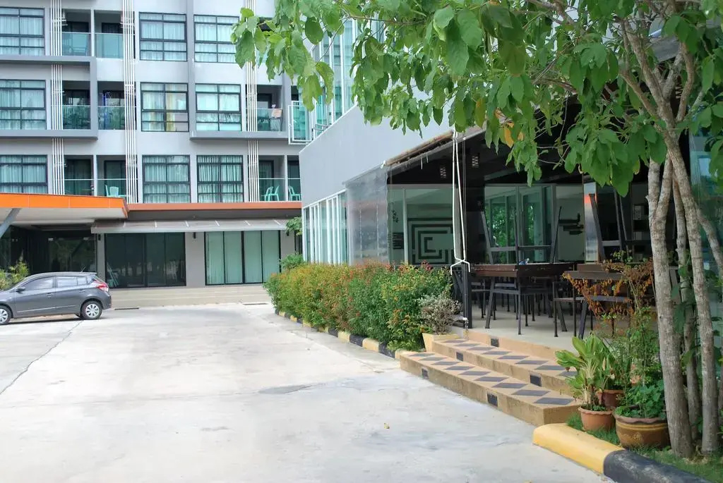 Nice Bangtao Beach Hotel