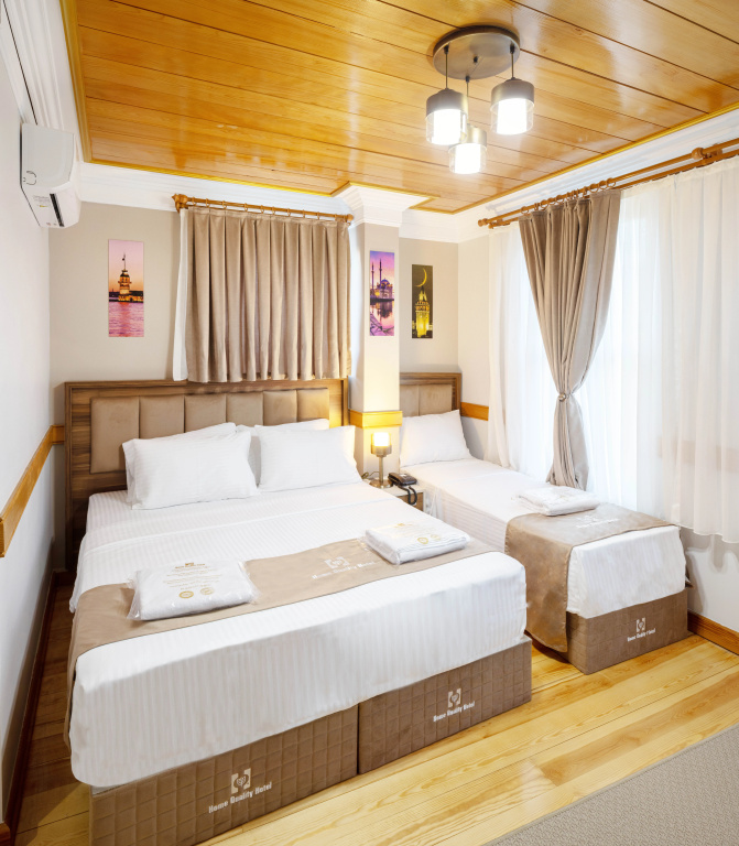 Standard Triple room with city view