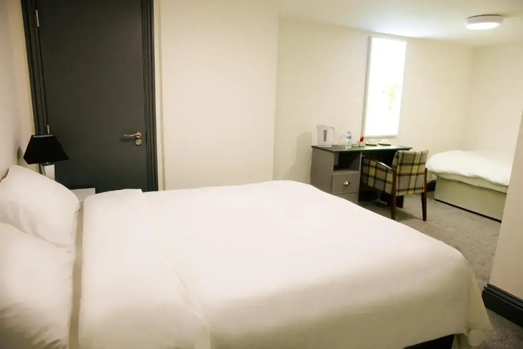 Standard Triple room with view