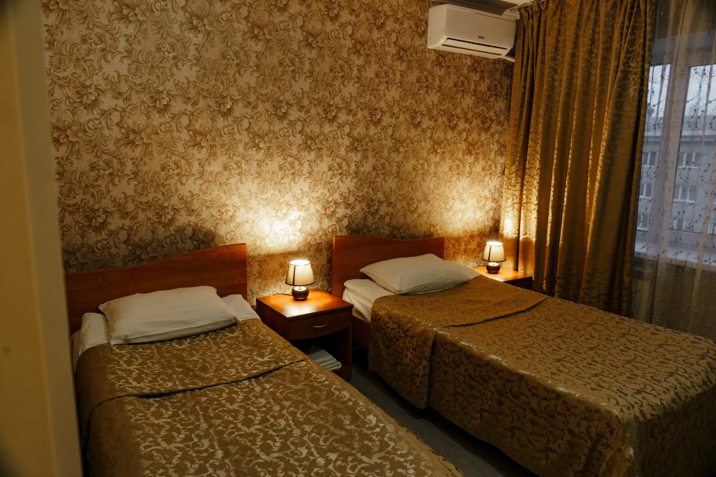 Economy Quadruple room with city view