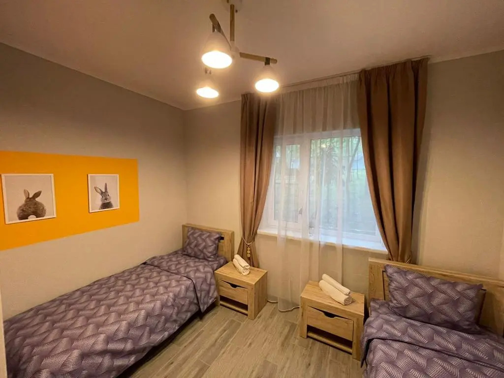 Четырёхместный люкс Superior с красивым видом из окна в Нептун-2