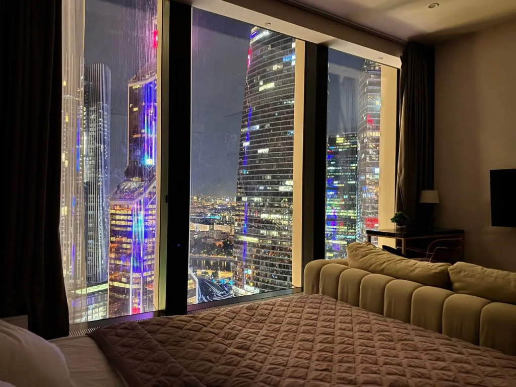 Апартаменты Sky City Moscow LUX Студия с большим окном с видом на все башни и город! — фото 1