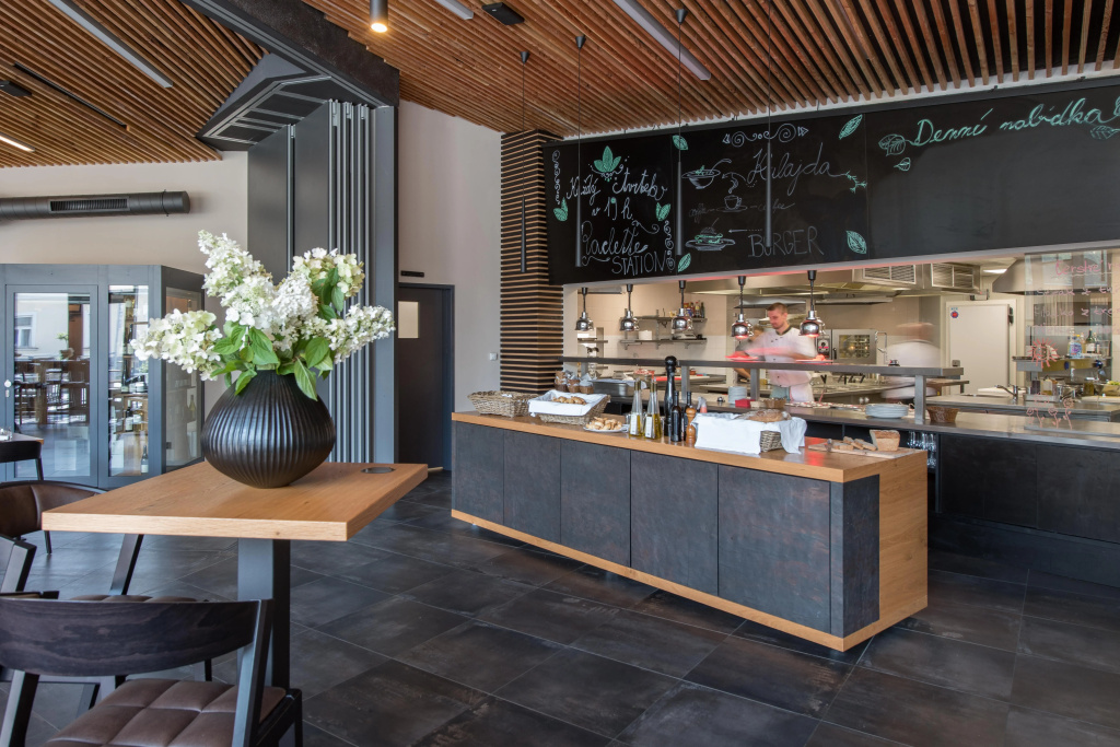 Food & Beverage