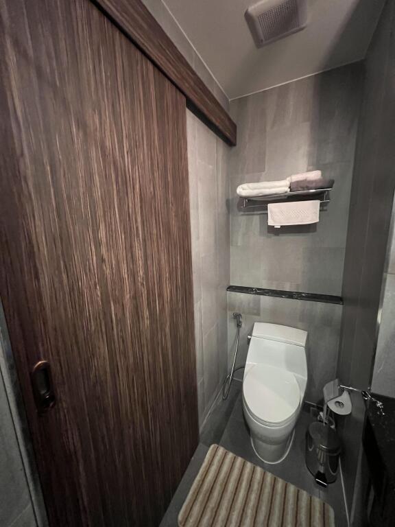 Двухместные апартаменты c 1 комнатой с балконом и с красивым видом из окна 2 отдельные кровати в Апартаменты Palmyrah Surin Beach Residences