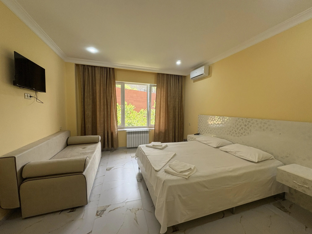 Deluxe Double room with view (full double bed)