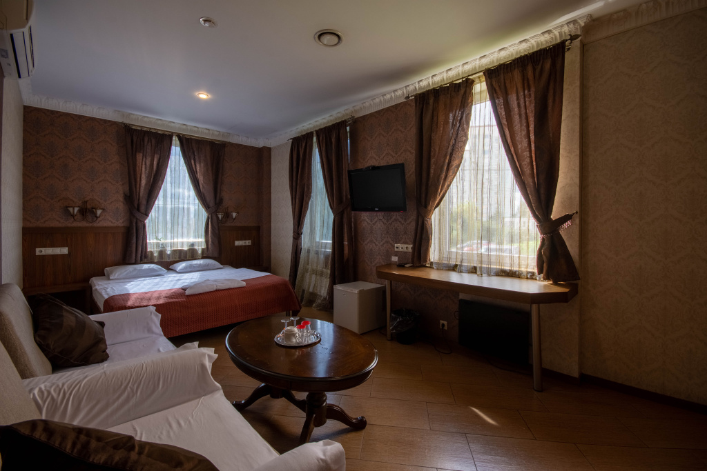Apel'sin v Mytyno Mini hotel Room Type - Double Suite full double bed