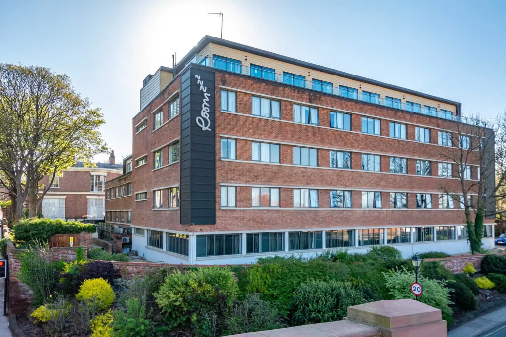 Apartment hotel Roomzzz Chester City