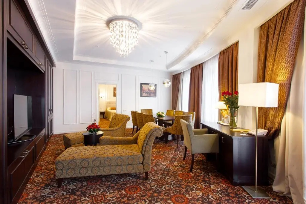Hotel Continental Room Type - Presidential Double Suite with balcony and with view full double bed