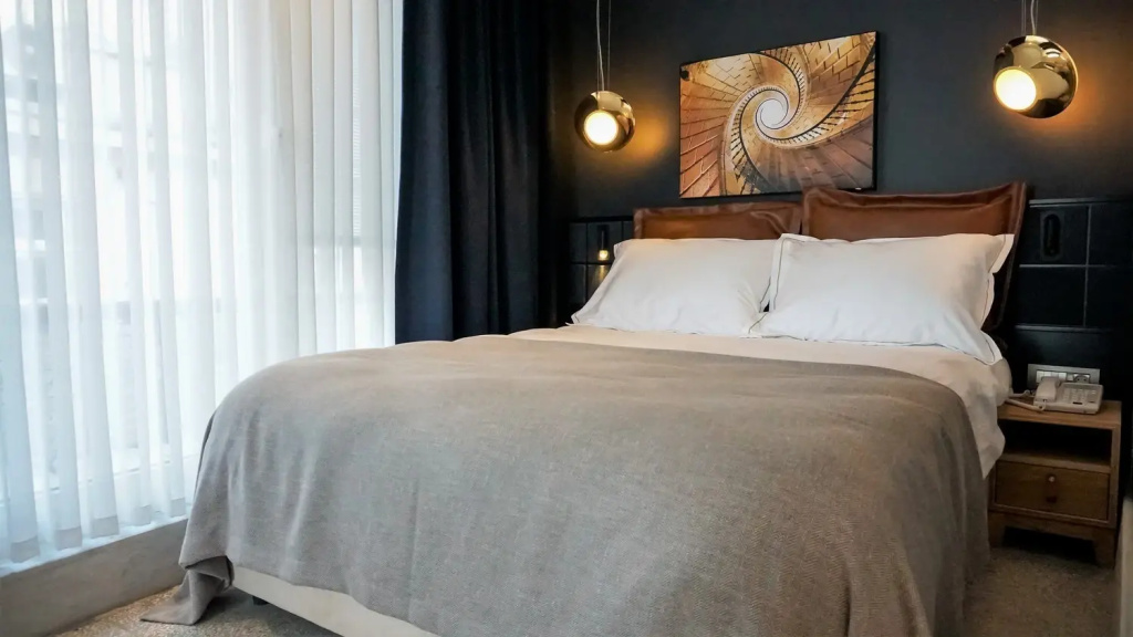 Deluxe Double room (full double bed)
