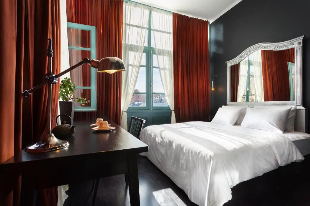 Standard Double room with city view (full double bed)