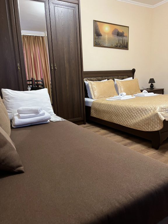 Deluxe No.13 Triple room with city view