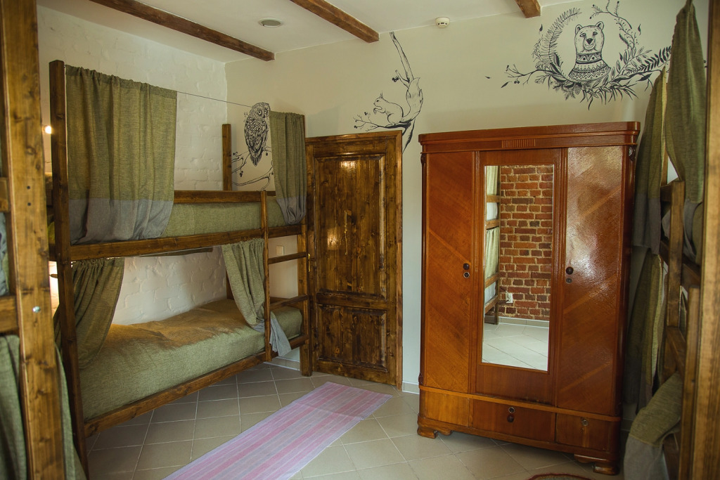 Четырёхместный номер Economy с видом на город в Ясенпень