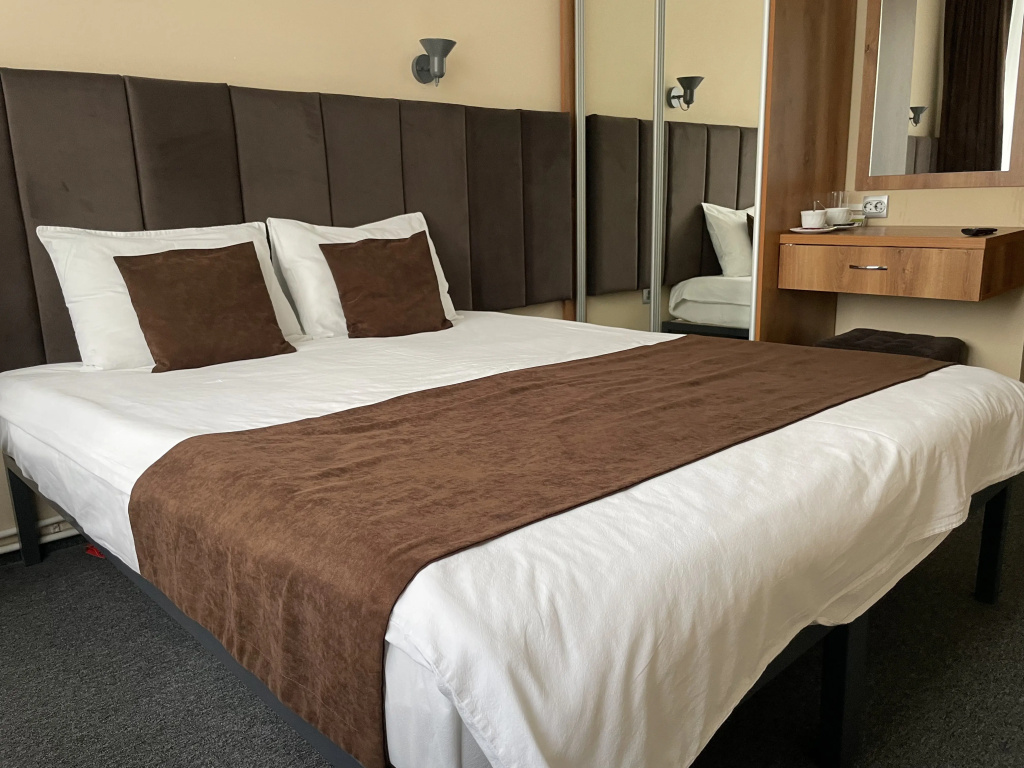 Hotel Lecardo Room Type - Standard Double room full double bed
